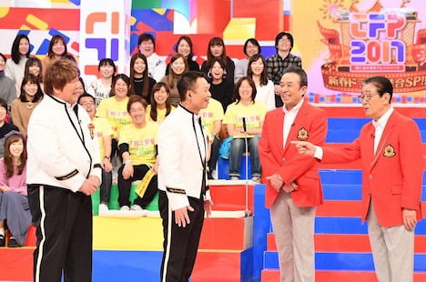 （左から）ホンジャマカ、渡辺正行、関口宏。(c)TBS