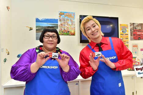 トミカショップで1日店長を務めたメイプル超合金。(c)TOMY/ドライブヘッド・TBS
