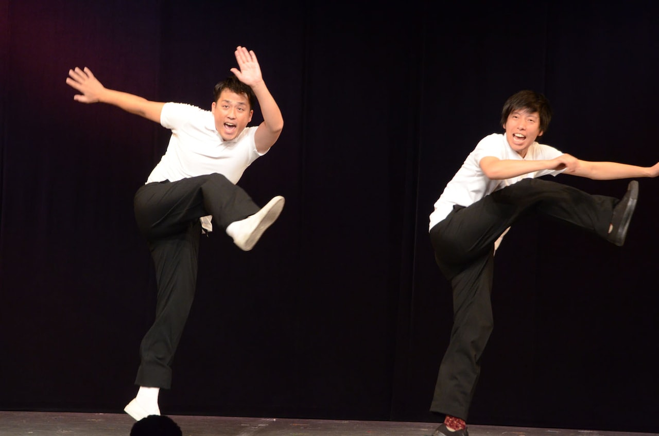 「進研ゼミから送られてくる漫画の雰囲気」を披露する藤崎マーケット。