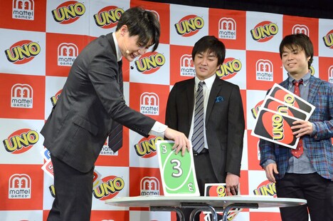 UNO対決に臨む一同。
