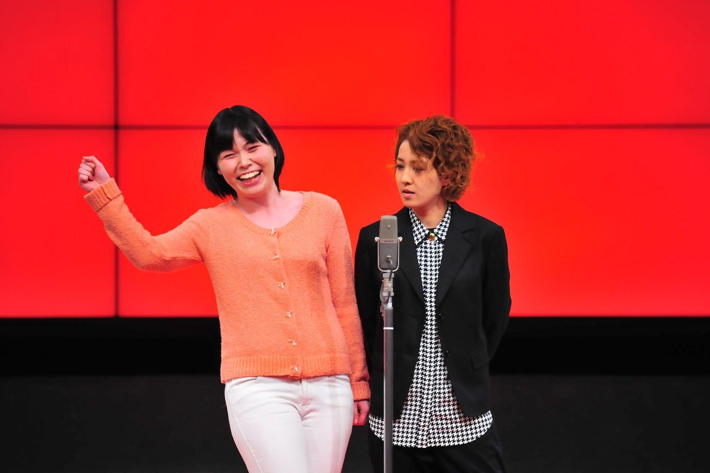 話題賞を獲得した尼神インター。