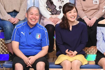 左から三瓶、水卜麻美アナウンサー。(c)日本テレビ
