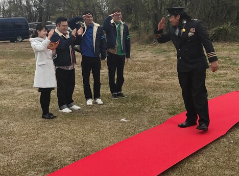 「ザキとロバ」のワンシーン。(c)メ～テレ