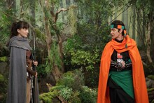 綾瀬はるかと内村光良扮する夏木京介。(c)NHK