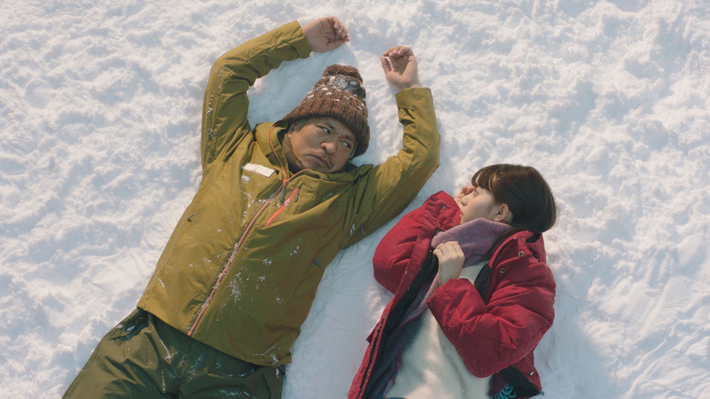 ダウンタウン松本が出演するタウンワーク新CM「雪国編」のワンシーン。