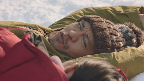 タウンワーク新CM「雪国編」のワンシーン。