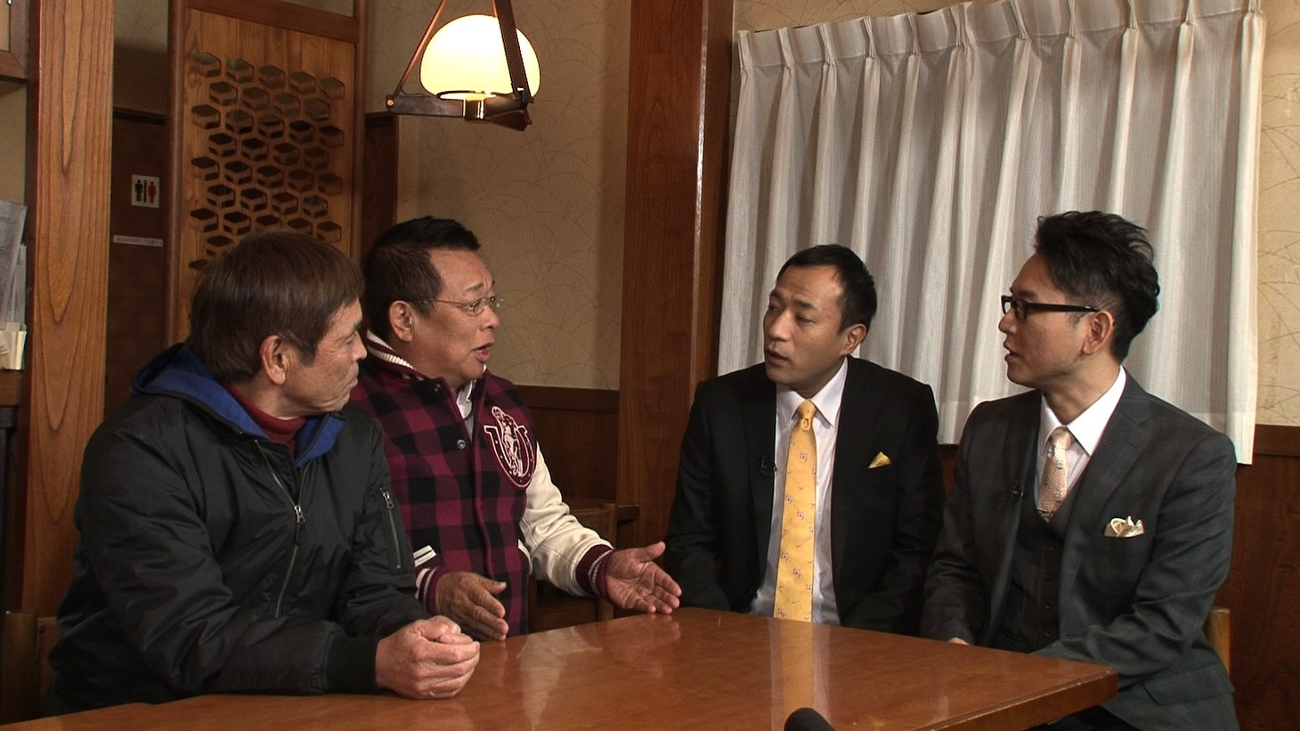 （左から）B＆B、ナイツ。(c)BS朝日