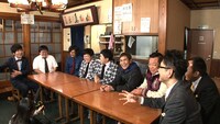 「楽屋トーク」のワンシーン。(c)BS朝日
