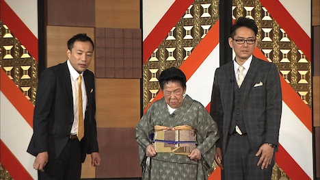 ナイツと内海桂子（中央）。(c)BS朝日