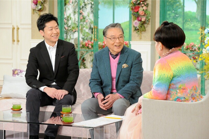 「徹子の部屋」に出演する伊東四朗（中央）、伊東孝明（左）。(c)テレビ朝日