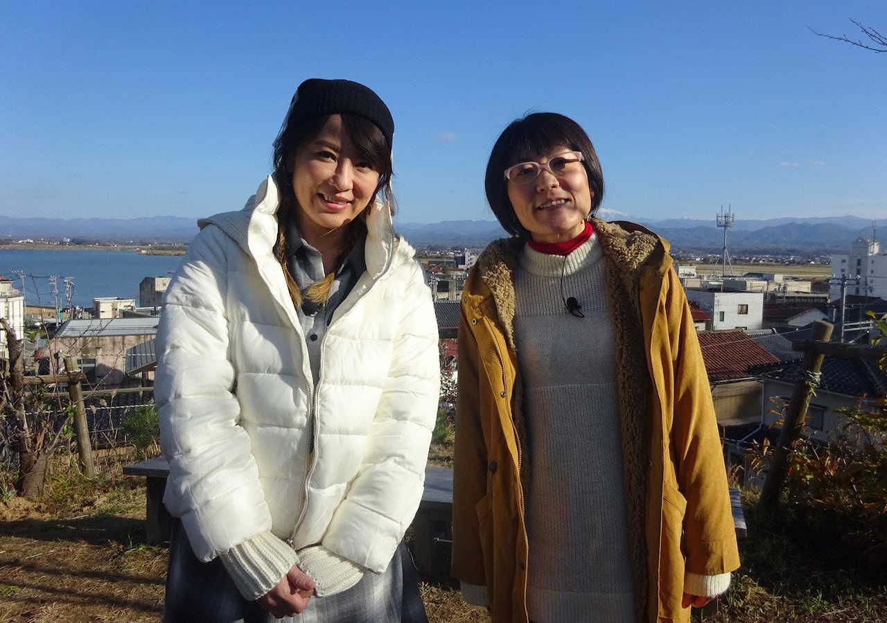 左から鈴木砂羽、オアシズ光浦。(c)読売テレビ