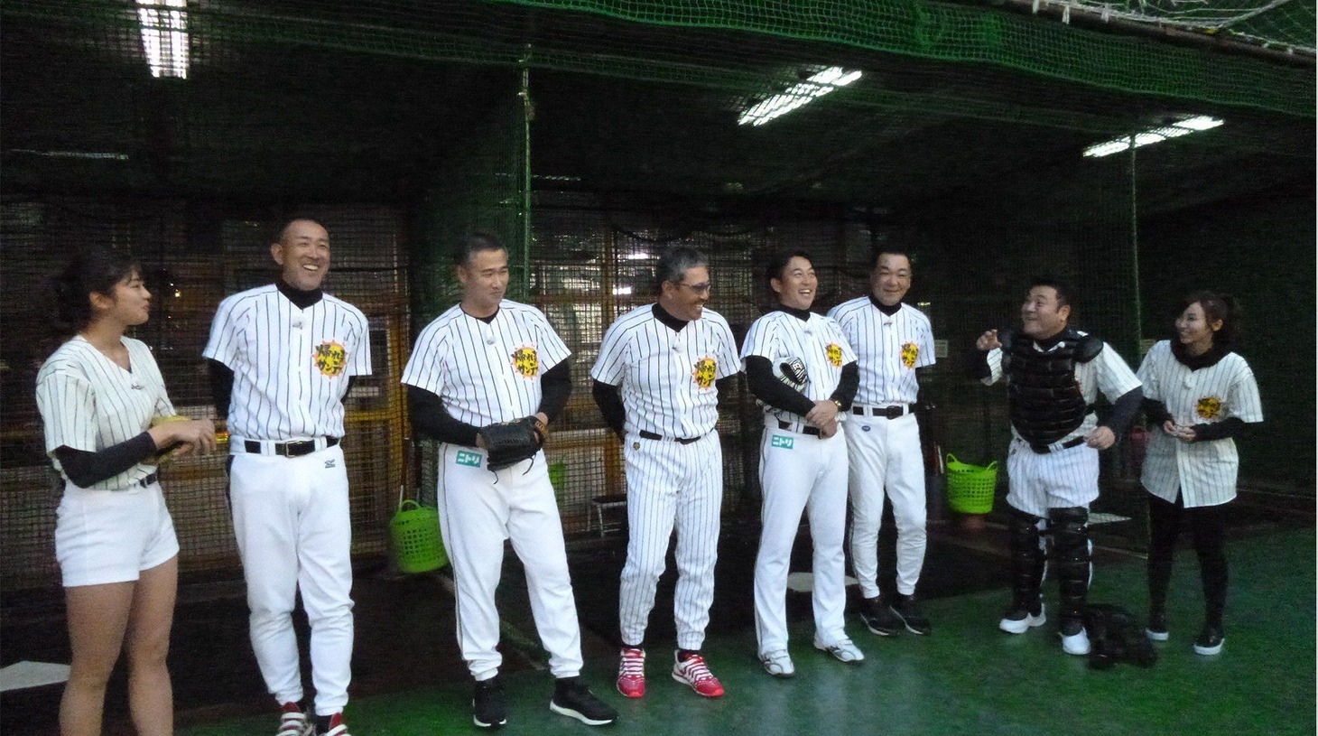 「帰れまサンデー」に出演するアンタッチャブル山崎（右から2人目）ら。(c)テレビ朝日