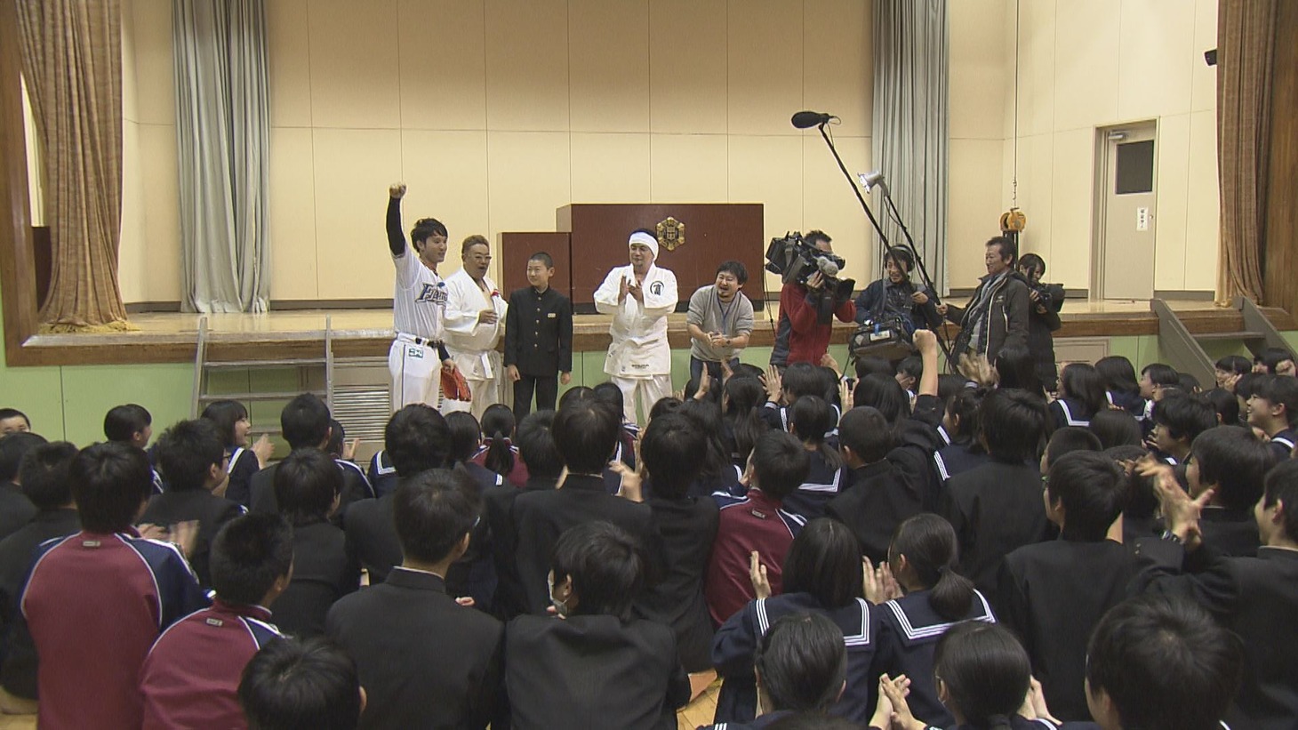 「熱烈！ホットサンド！」のワンシーン。(c)STV