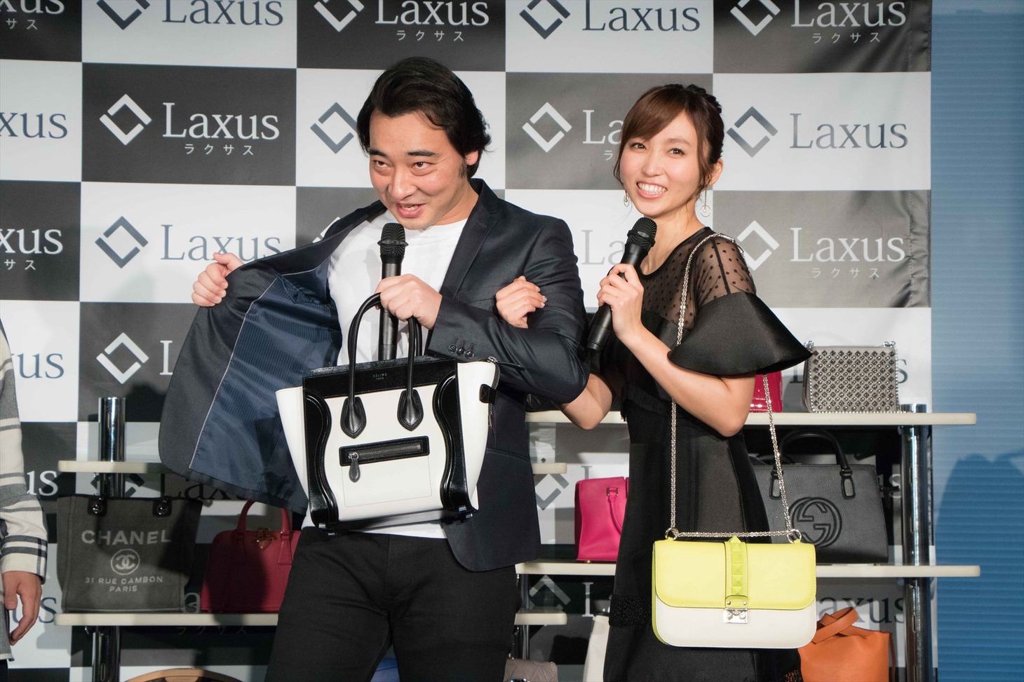 （左から）ジャングルポケット斉藤、吉木りさ。