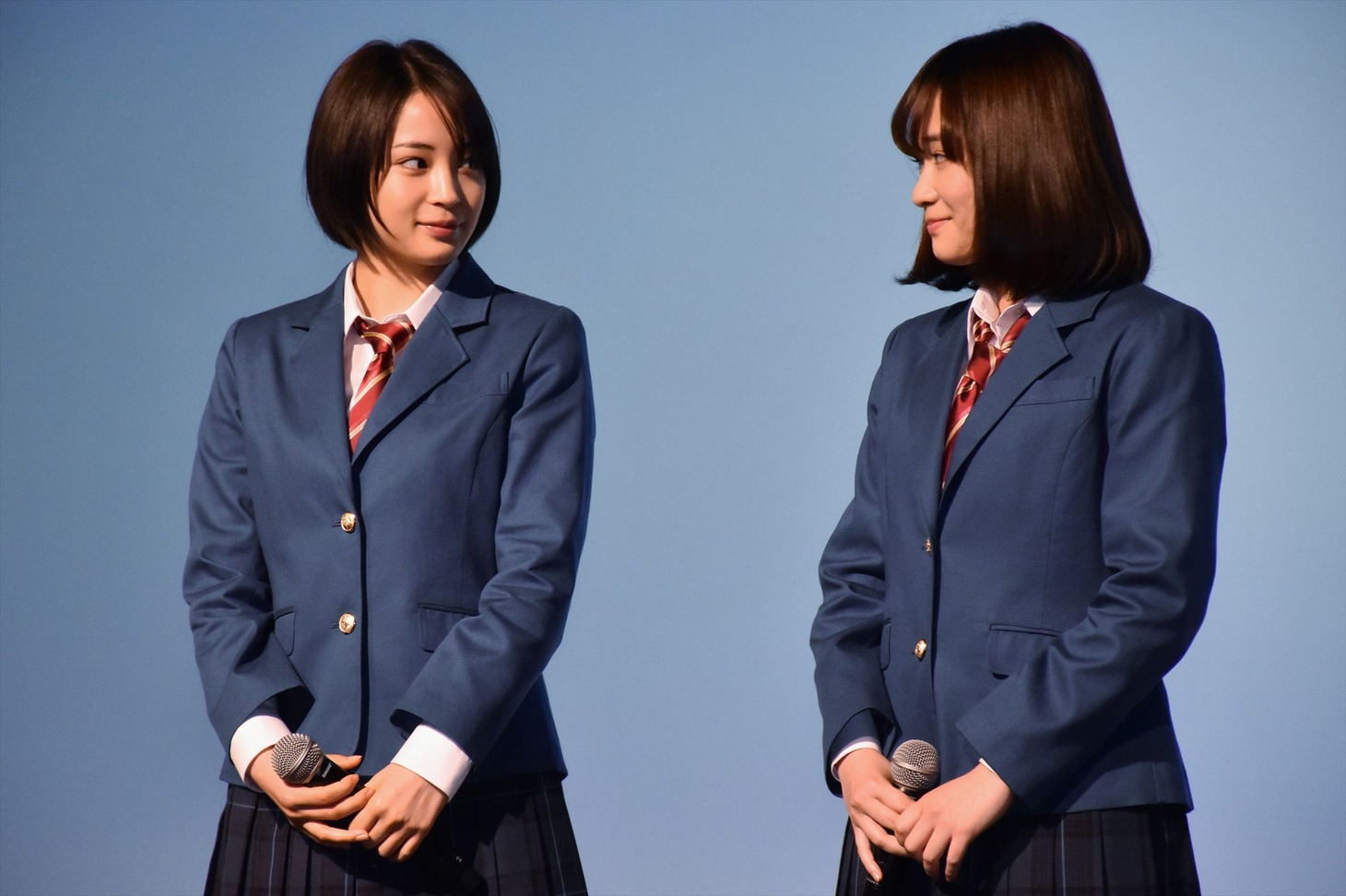 （左から）広瀬すず、大原櫻子。