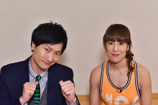 左から相席スタート山添、松井定子氏。