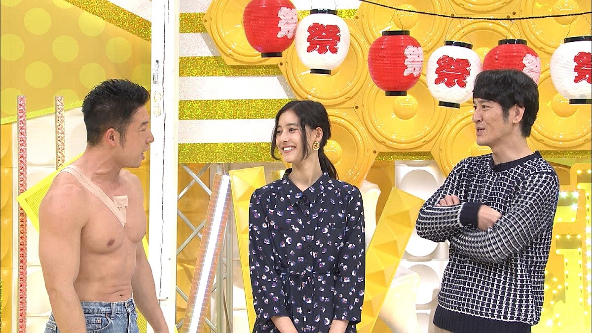 左からなかやまきんに君、新木優子、ココリコ田中。(c)メ～テレ