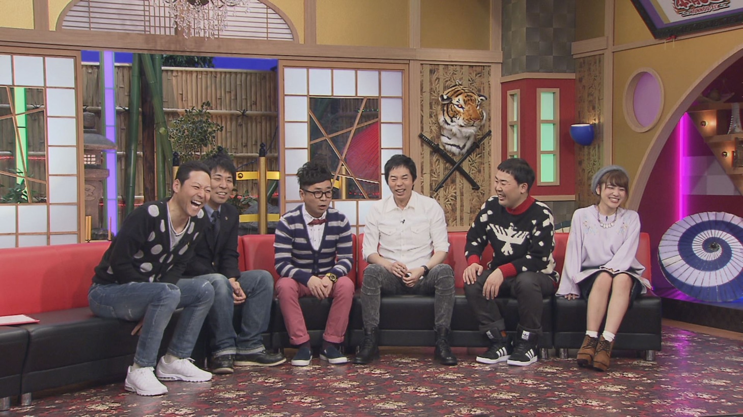 （左から）東野幸治、パンクブーブー、今田耕司、フットボールアワー岩尾、都丸紗也華。(c)CBC