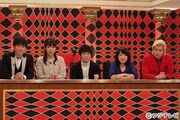 (左から)アンジャッシュ渡部、REINA、水上颯、石井てる美、メイプル超合金カズレーザー。