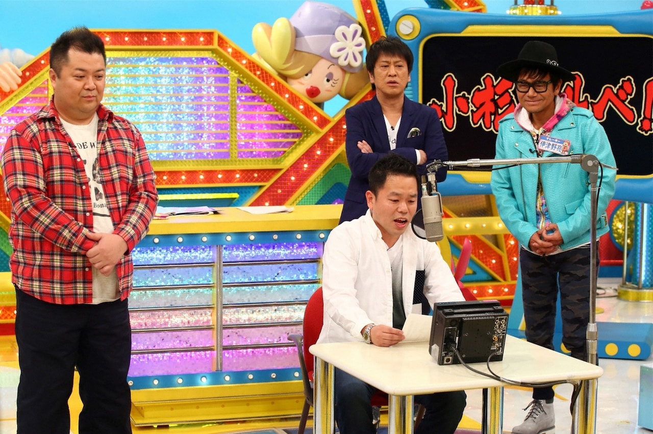 「ウラマヨ！」でナレーションに挑戦するダイアン津田（手前中央）。(c)関西テレビ
