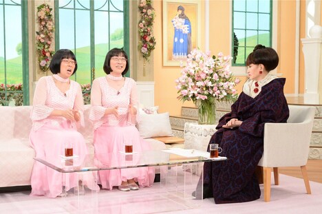 （左から）阿佐ヶ谷姉妹、黒柳徹子。(c)テレビ朝日