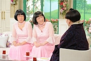 「徹子の部屋」に出演する阿佐ヶ谷姉妹（左）。(c)テレビ朝日