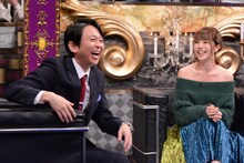 左から有吉弘行、住谷杏奈。(c)日本テレビ