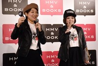 DVD「日本エレキテル連合単独公演『電氣ノ社～掛けまくも畏き電荷の大前～』」および「皆中」の発売記念イベントに登場する日本エレキテル連合。