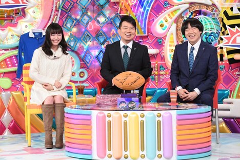 雨上がり決死隊と山根千佳（左）。(c)テレビ朝日