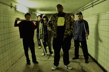 映画「獣道」に出演するマテンロウ・アントニー（中央）。(c)third window films