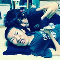 あそどっぐ（手前）と島田角栄（奥）。