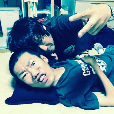 あそどっぐ（手前）と島田角栄（奥）。