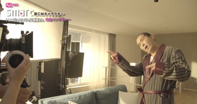 韓国エンタメ動画配信サービス・MnetSmartのCMメイキング映像に登場するトレンディエンジェル斎藤。(c)CJ E&M Corporation