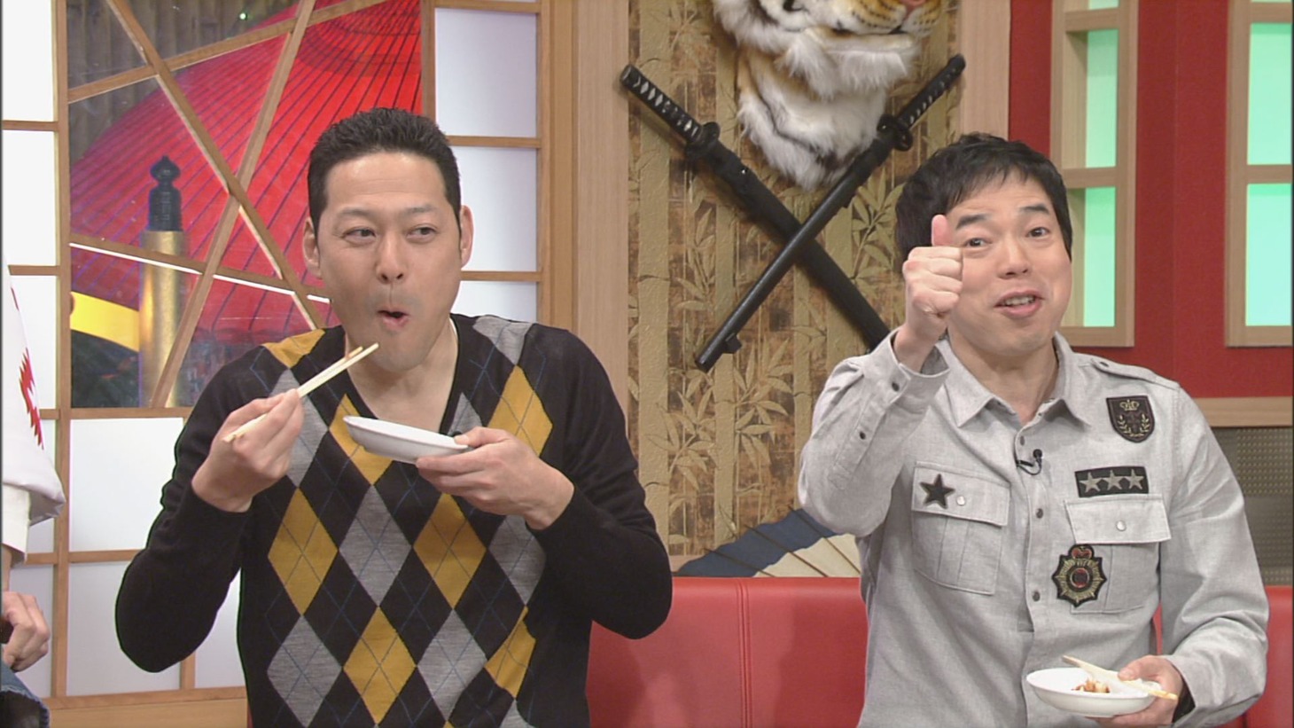 （左から）東野幸治、今田耕司。(c)CBC