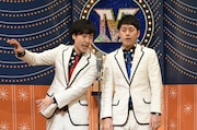 漫才でトークテーマを発表する吉田たち。(c)読売テレビ