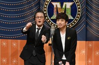 漫才でトークテーマを発表するアインシュタイン。(c)読売テレビ