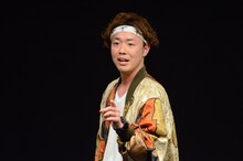 ピンネタを披露するぺこぱシュウペイ。