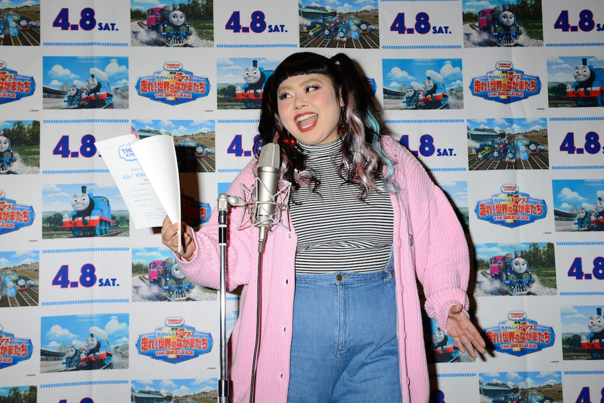 公開アフレコに臨む渡辺直美。