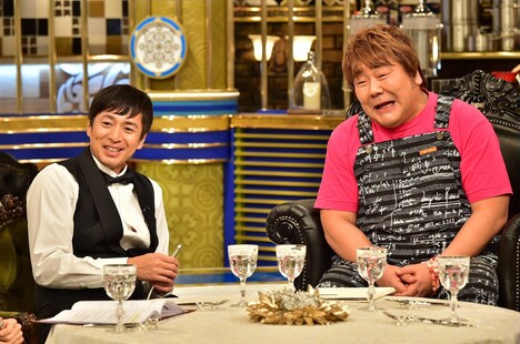 （左から）チュートリアル徳井、石塚英彦。(c)TBS