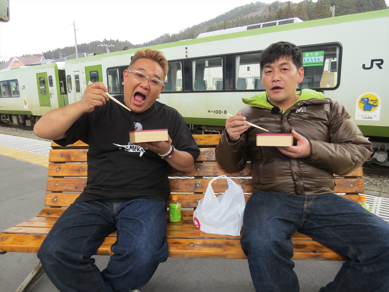 サンドウィッチマンと八代亜紀、宮城と熊本の被災地で駅弁の復活劇紹介