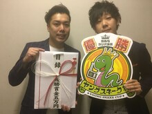 「超新人寄席」のMCを務めるマルセイユ。