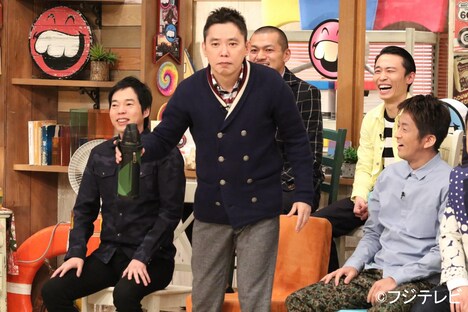 爆笑問題・太田（中央）ら委員会メンバー。