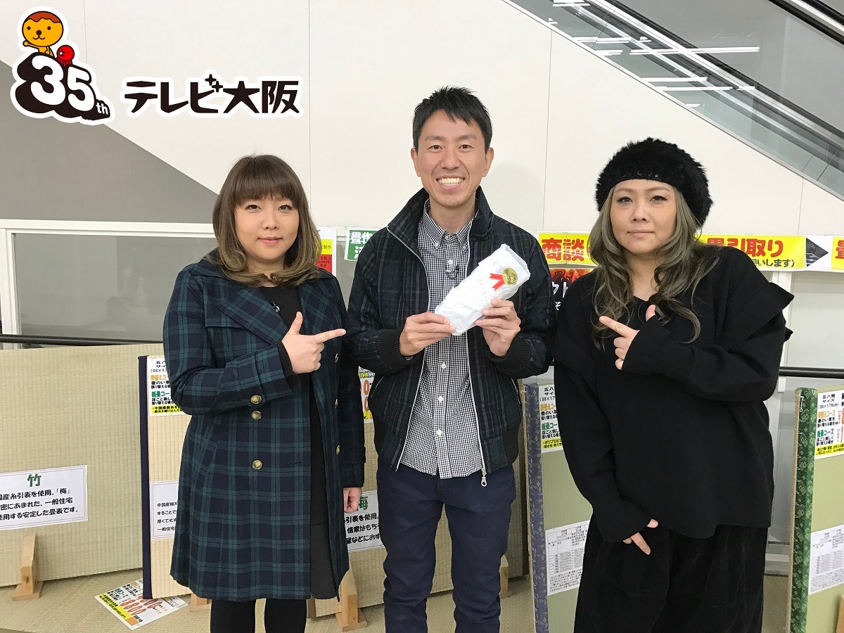 左から海原やすよ、チュートリアル福田、海原ともこ。
