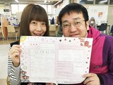 結婚した梅小鉢・高田（左）となすなかにし中西（右）。