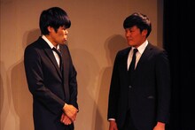 ロビンソンズの単独ライブ「流行」のワンシーン。