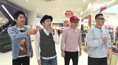 即興コントに挑戦するしずる（左から2人）とシソンヌ。