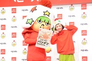 左からホシオくん、三戸なつめ。
