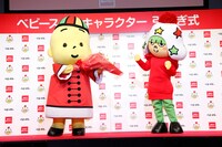 ホシオくんからベイちゃんへ花束の贈呈。