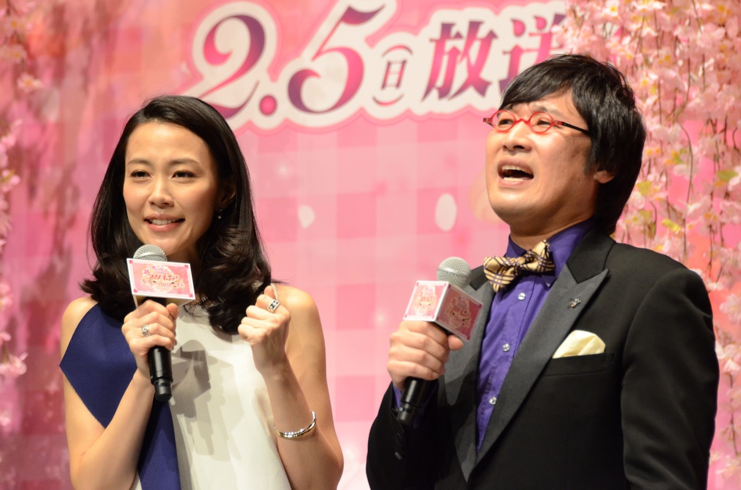左から木村佳乃、山里亮太（南海キャンディーズ）。