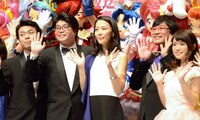 左からライス、木村佳乃、山里亮太（南海キャンディーズ）、美山加恋。
